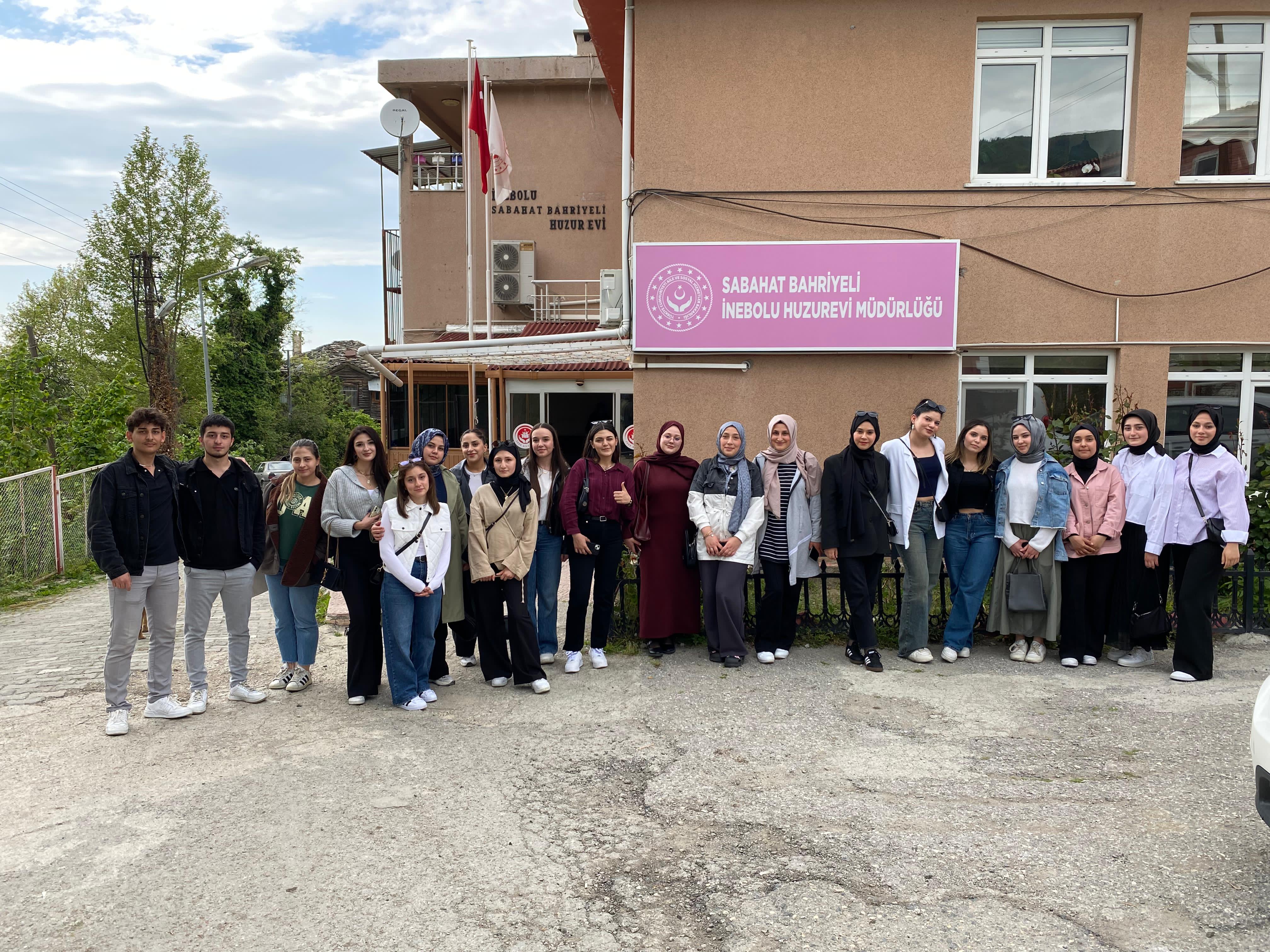 Sosyal Hizmetler öğrencileri İnebolu'da Engelliler Haftası etkinliğinde yer aldı.