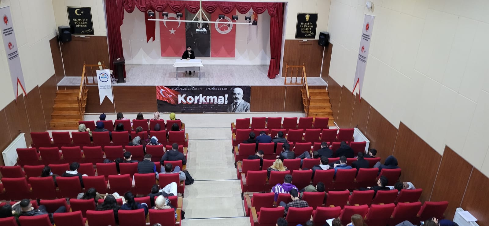 “İstiklal Harbimiz ve Mehmet Akif Ersoy” Konferansı Gerçekleştirildi.