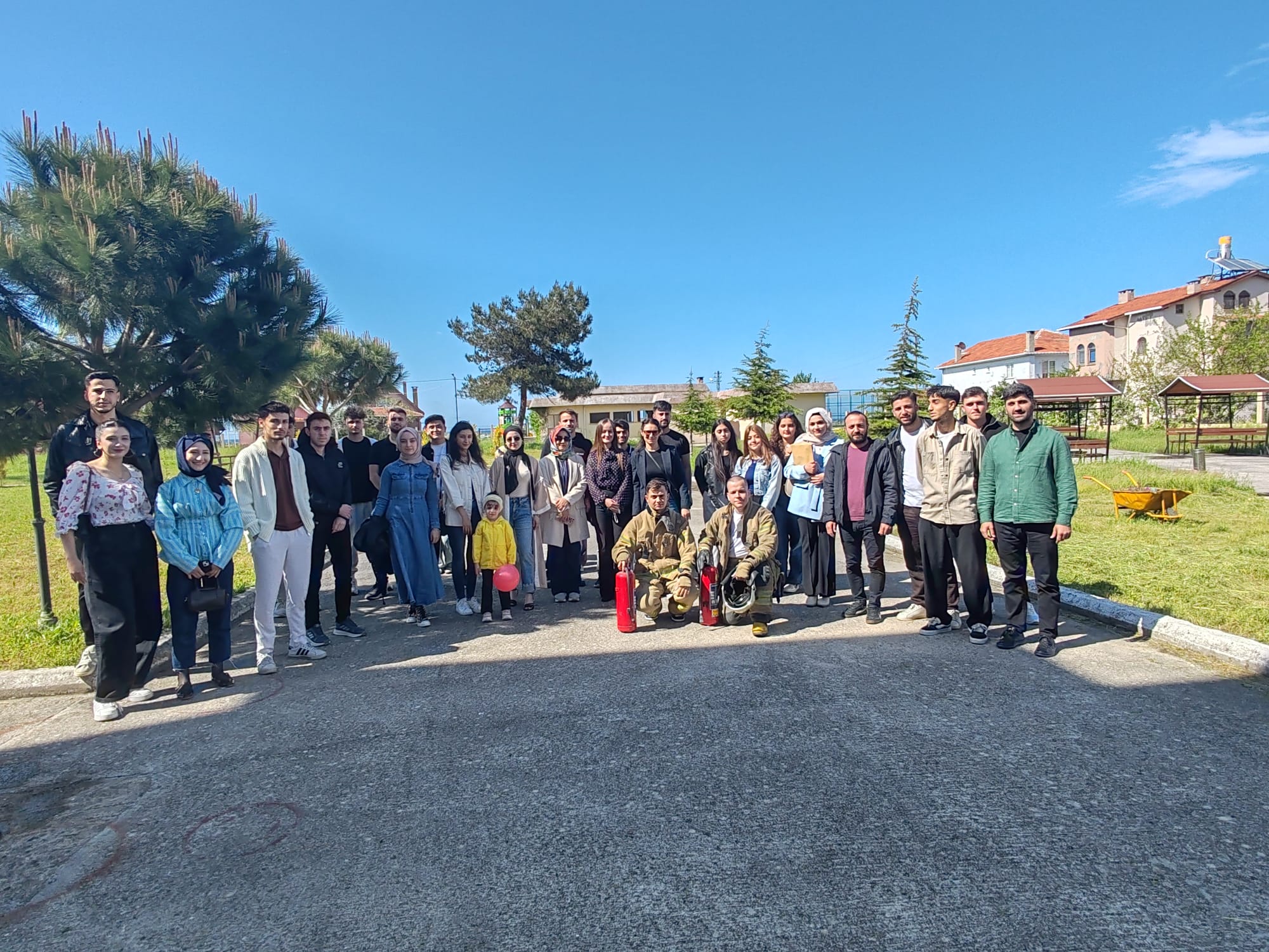 Doğal Afet Semineri ile Acil Durum ve Yangın Tatbikatı gerçekleştirildi.